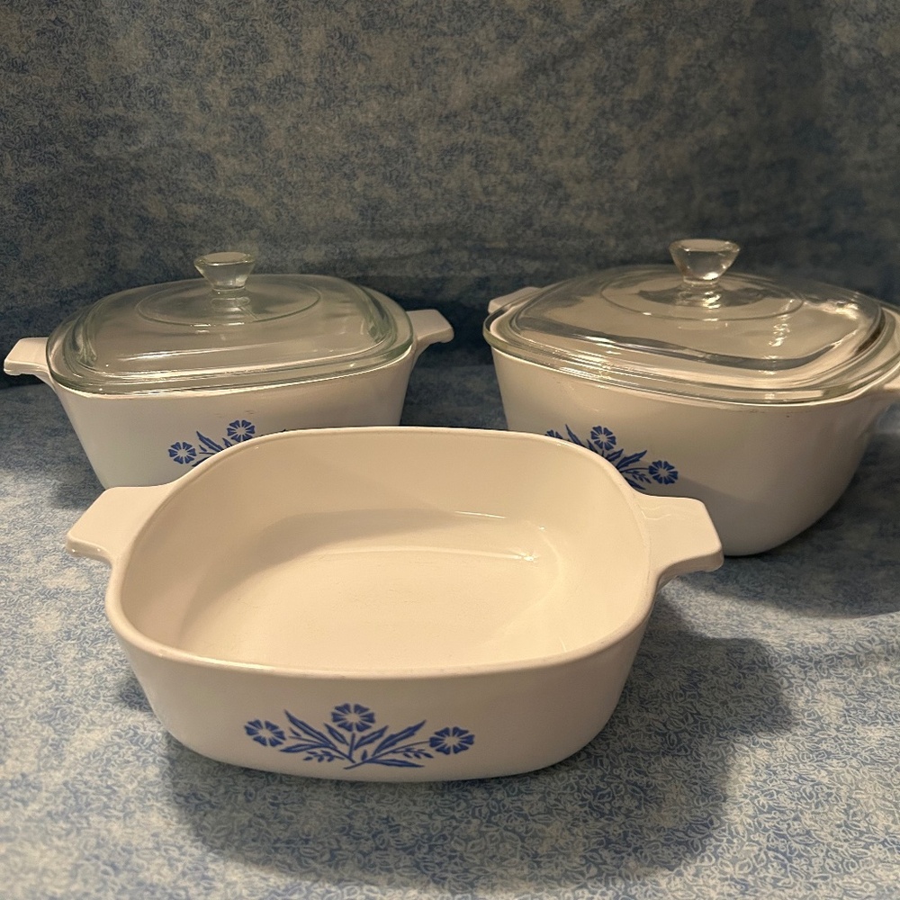 Vintage Corning ware set of three blue cornflower with two lids
